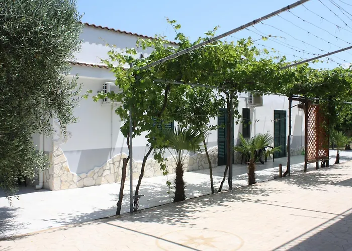 Sejuda Bed & Breakfast 4*